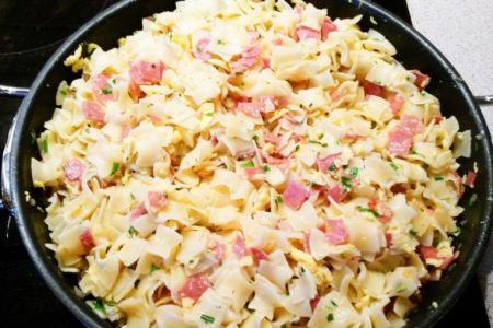 Schinkenfleckerl mit Ei