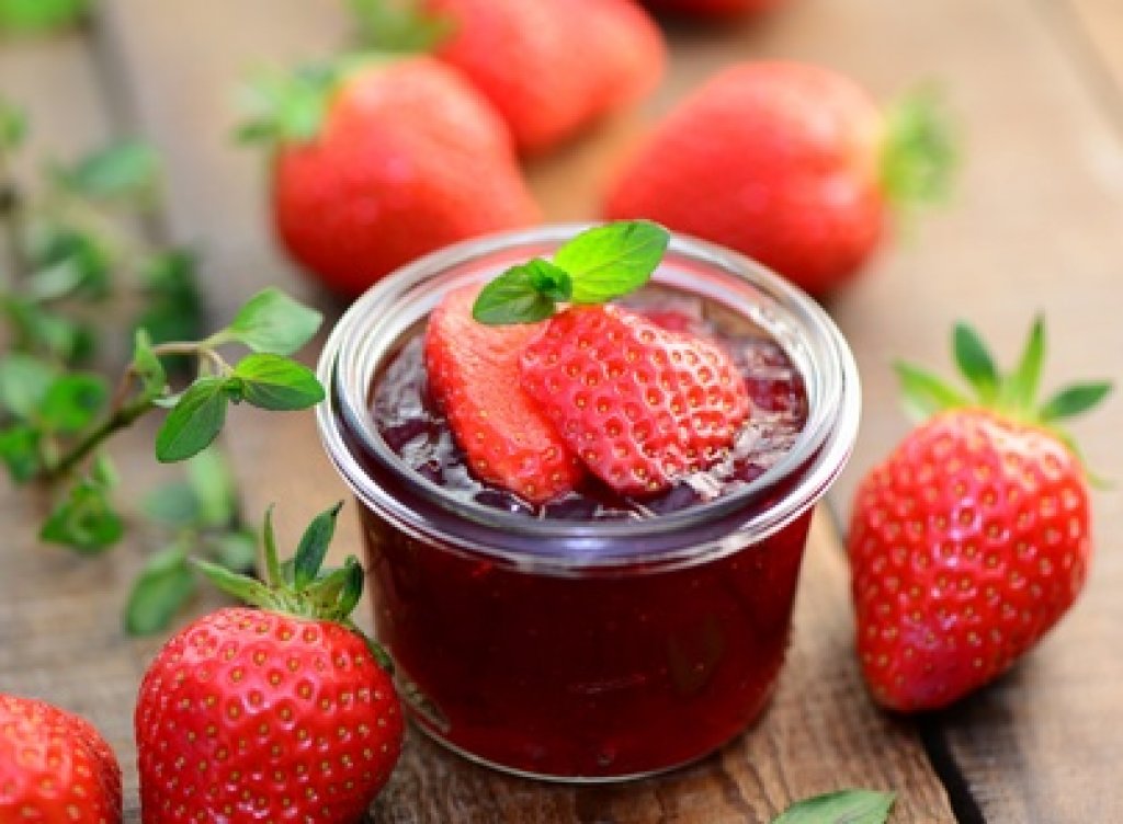 Erdbeermarmelade mit Johannisbeersaft - Rezept | Kochrezepte.at