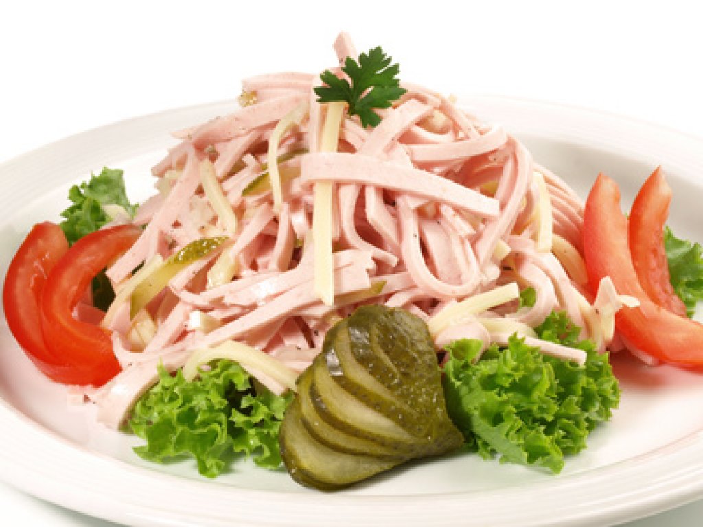 Wurst-Käse Salat - Rezept | Kochrezepte.at