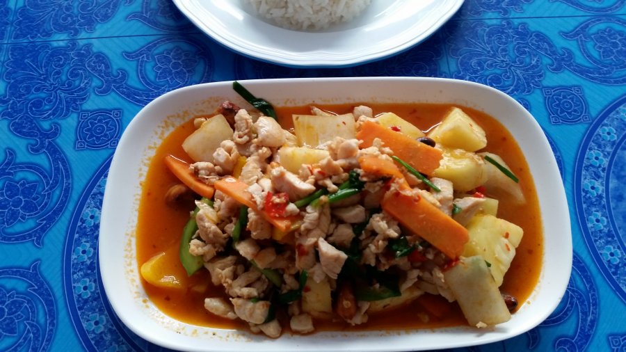 Gebratenes Thai Huhn mit Cashewnüssen - Rezept | Kochrezepte.at