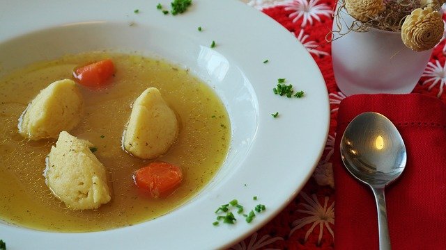 Grießnockerl-Suppe - Rezept | Kochrezepte.at