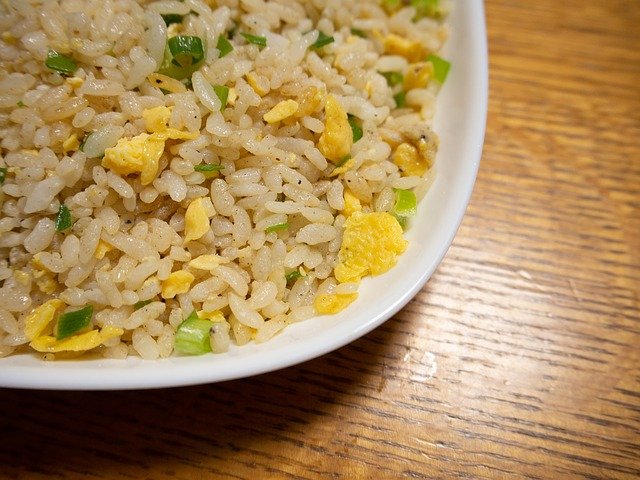 Gebratener Reis mit Ei - Rezept | Kochrezepte.at