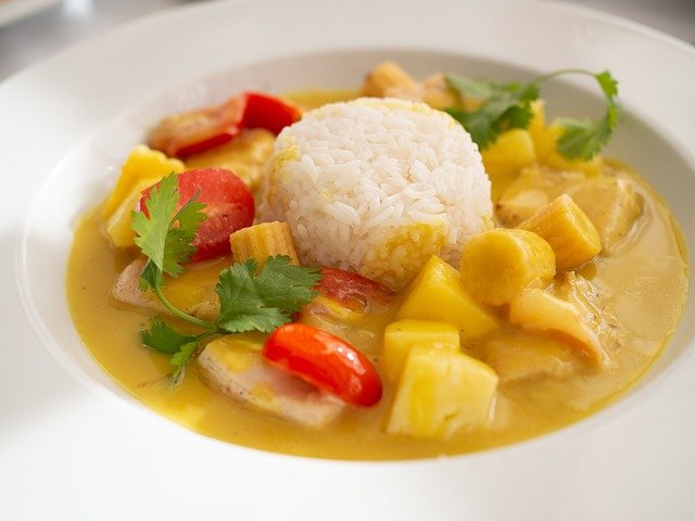 Gelbes Curry mit Huhn - Rezept | Kochrezepte.at