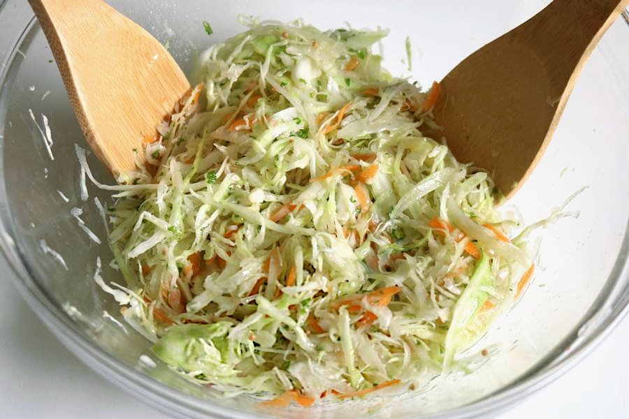 Einfacher Krautsalat mit Essig und Öl - Rezept | Kochrezepte.at