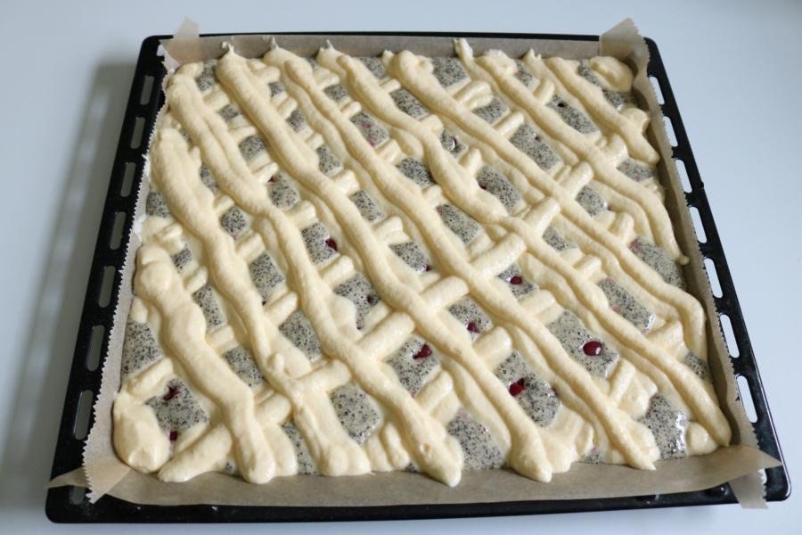 Mohn-Gitterkuchen mit Kirschen - Rezept | Kochrezepte.at